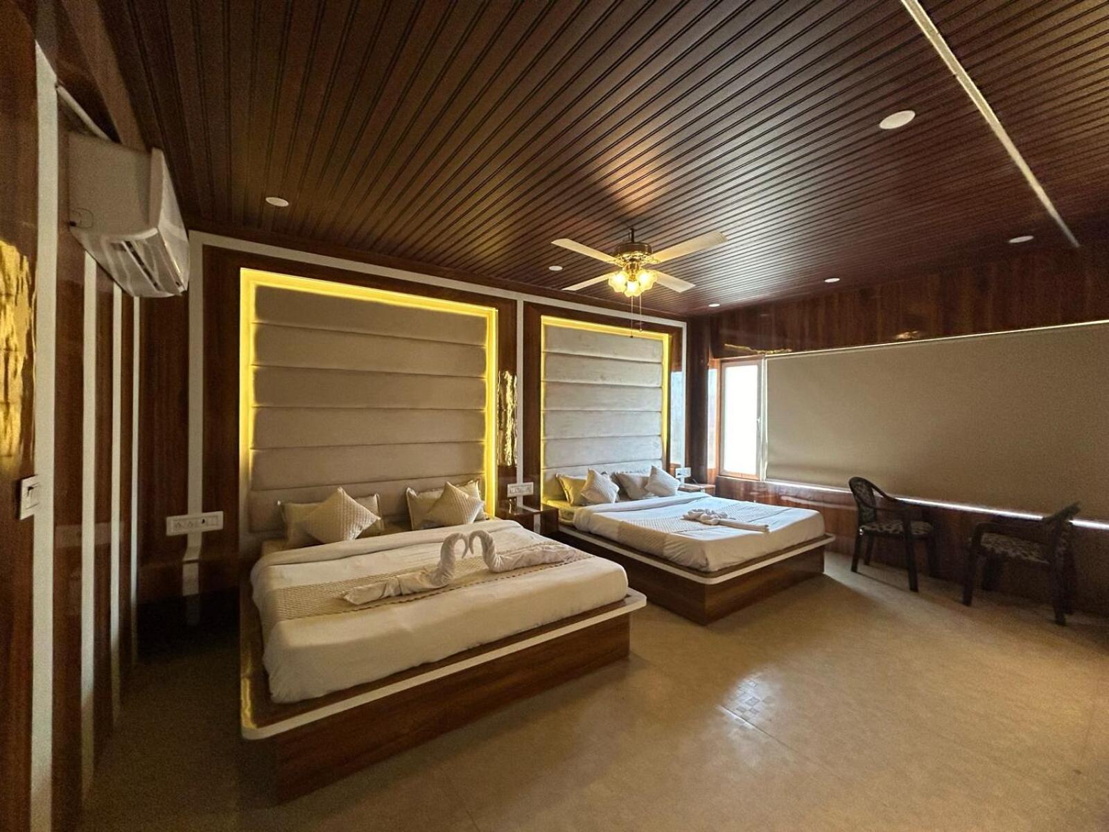 Hotel Dev Ganga Rishīkesh Exterior foto